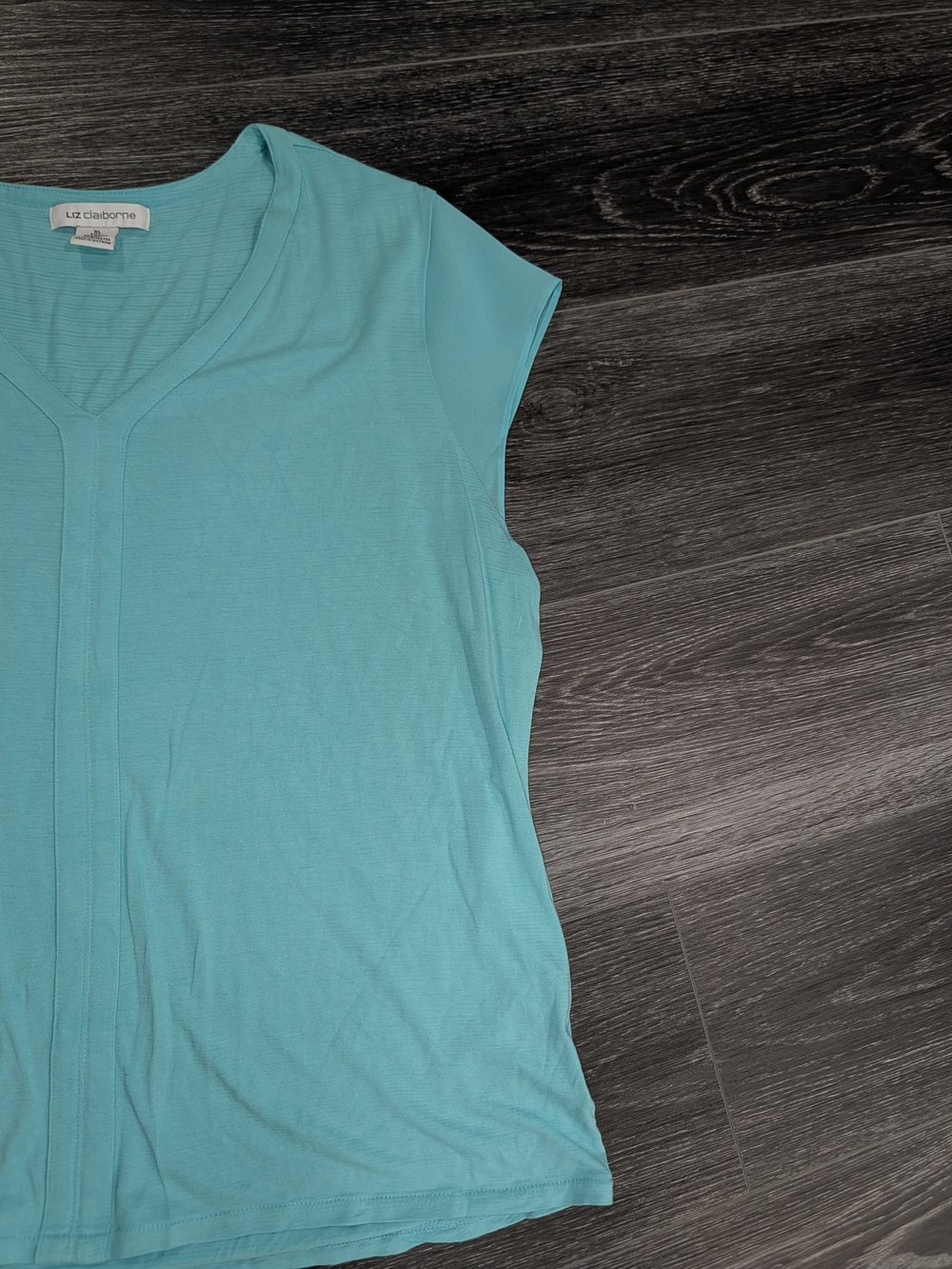 Liz Claiborne Aqua V-Neck Short Sleeve Top - Picture 9 of 11